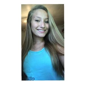 Meet your Posher, Becca